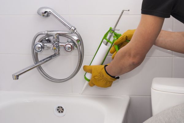 Cost of Bathtub Caulking in Denver